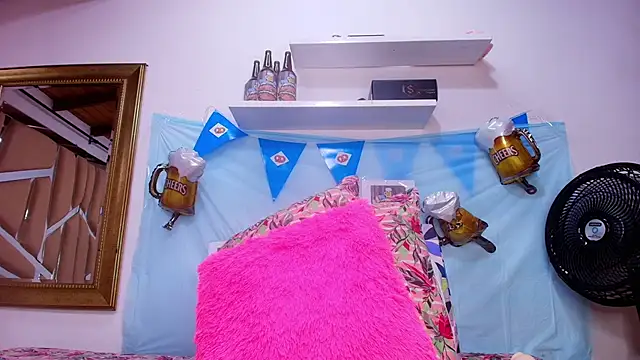 sweegirl69 online show from October 4, 2025, 12:25 pm