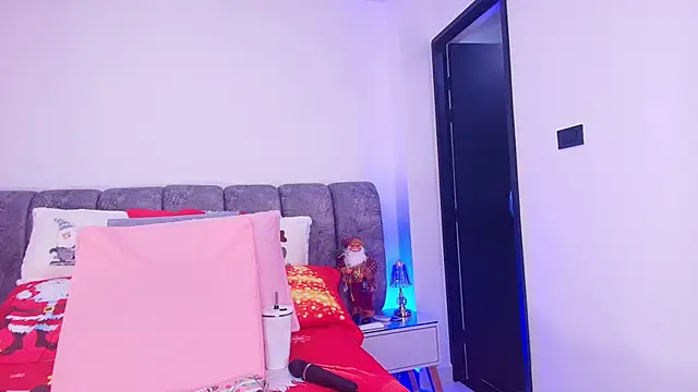 sweegirl69 online show from December 4, 2025, 12:03 pm