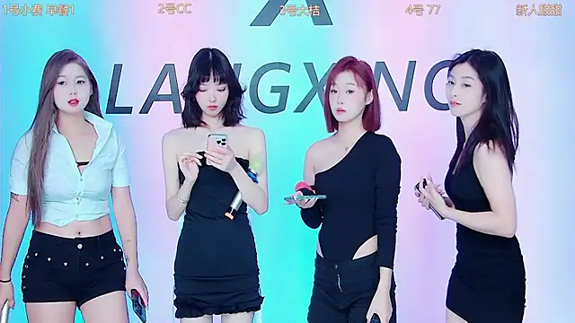 Snapshot of Emeralds_Girls chatting on September 29, 2025, 12:49 am Emeralds Girls online show from September 29, 2025, 12:49 am