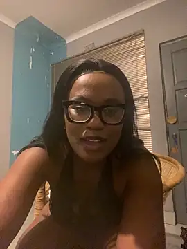 Moonzy77 online show from October 29, 2025, 7:48 pm