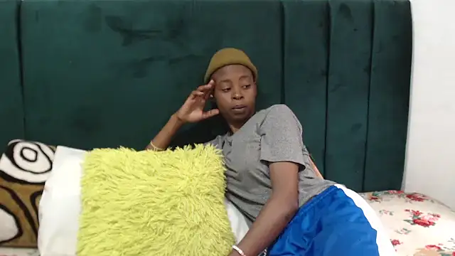 SweetSlenderChoc online show from January 17, 2026, 10:09 am