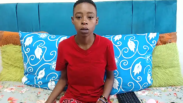 Snapshot of SweetSlenderChoc chatting on July 4, 2026, 7:14 am SweetSlenderChoc online show from July 4, 2026, 7:14 am