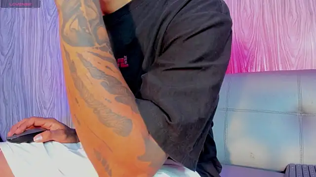 Snapshot of RivernBalder chatting on October 19, 2025, 3:29 am RivernBalder online show from October 19, 2025, 3:29 am