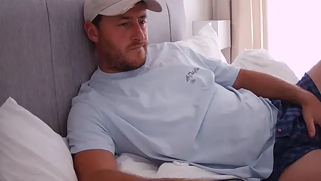 Snapshot of Londonlad818 chatting on September 8, 2025, 4:17 pm Londonlad818 online show from September 8, 2025, 4:17 pm