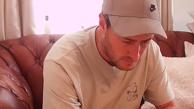 Snapshot of Londonlad818 chatting on September 17, 2025, 1:24 pm Londonlad818 online show from September 17, 2025, 1:24 pm