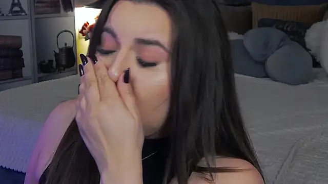 Mia Swano online show from November 16, 2025, 11:32 pm