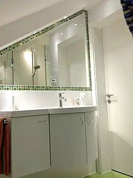 Oldmenhot66 online show from April 12, 2026, 4:50 am