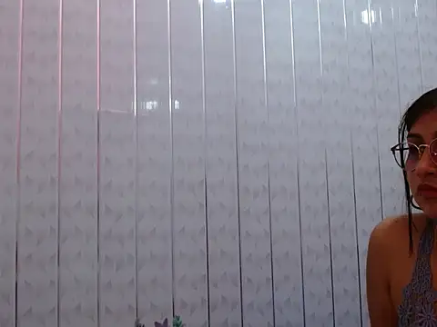 Snapshot of Emiily_Johamson chatting on September 19, 2025, 2:24 am Emiily Johamson online show from September 19, 2025, 2:24 am