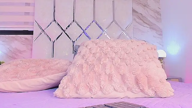 collet 1 online show from December 3, 2025, 11:52 am