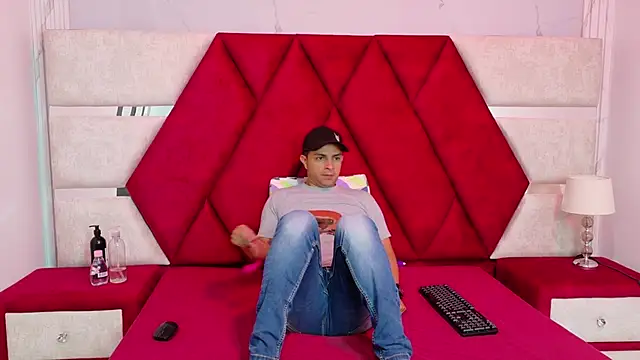 Snapshot of Kity_spiderr chatting on September 25, 2025, 12:20 pm Kity spiderr online show from September 25, 2025, 12:20 pm