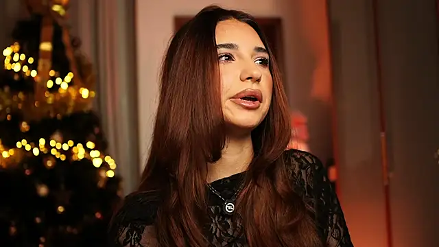 ItalianGirl online show from December 16, 2025, 8:58 pm