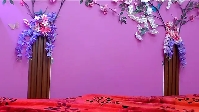 skinnysofia18 online show from September 17, 2025, 1:13 pm