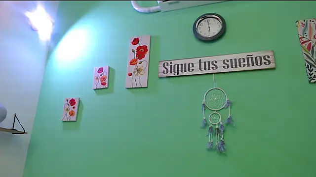 skinnysofia18 online show from February 19, 2026, 1:29 pm