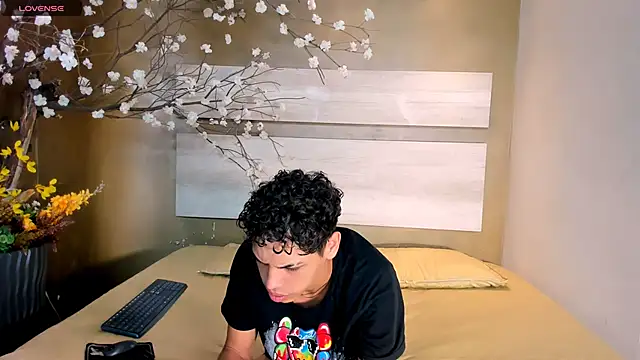 Mycandyfor You online show from September 28, 2025, 2:33 pm