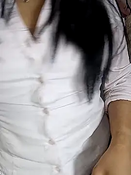 ValerieLove  online show from September 9, 2025, 7:46 pm