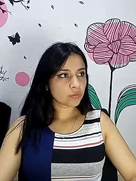 ValerieLove  online show from September 26, 2025, 7:18 pm