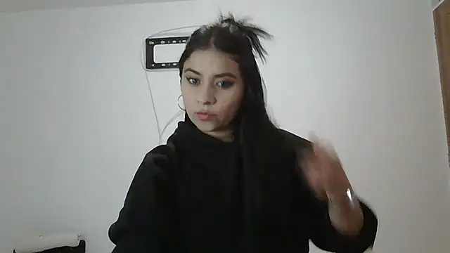 ValerieLove  online show from December 4, 2025, 11:13 pm