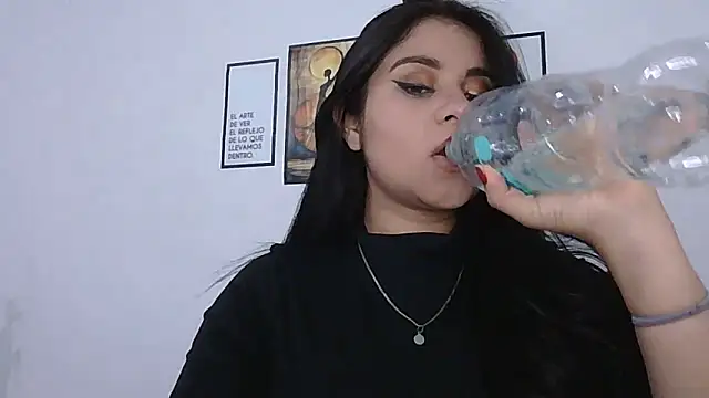 ValerieLove  online show from February 5, 2026, 7:40 pm