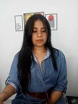 ValerieLove  online show from February 6, 2026, 8:12 pm