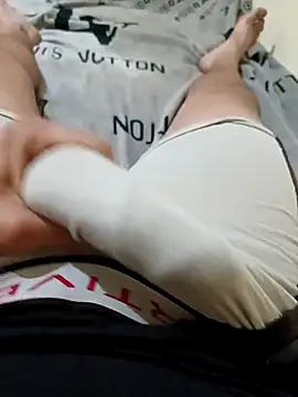 Snapshot of anis3g4 chatting on September 23, 2025, 2:42 pm anis3g4 online show from September 23, 2025, 2:42 pm