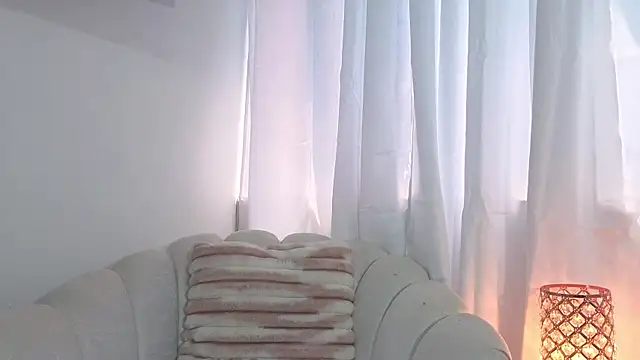 Snapshot of Paulaboterom chatting on July 17, 2026, 2:13 pm Paulaboterom online show from July 17, 2026, 2:13 pm