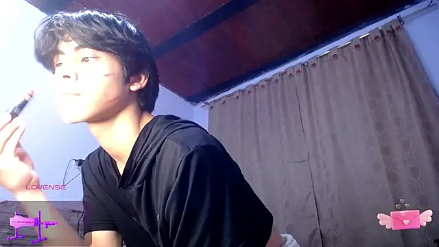 DaraKat18 online show from November 19, 2025, 10:21 pm