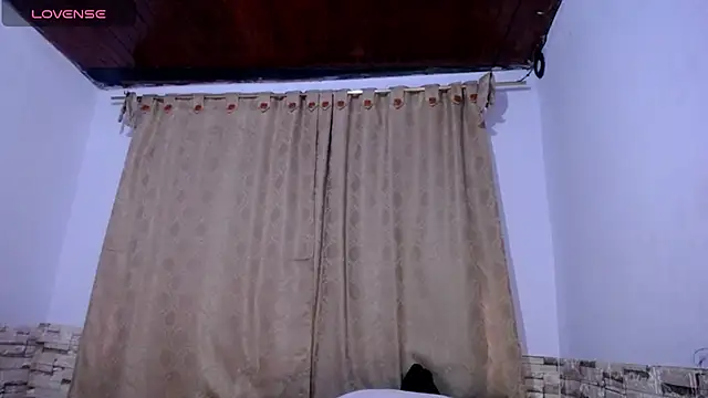 DaraKat18 online show from February 11, 2026, 10:04 pm