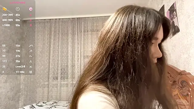 Pikmigirl18 online show from November 11, 2025, 1:33 pm