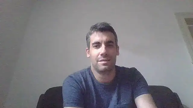 JulioIsHere4you online show from November 10, 2025, 10:58 am