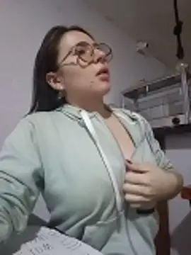 Snapshot of Bella_Sumers chatting on June 17, 2026, 3:57 pm Bella Sumers online show from June 17, 2026, 3:57 pm