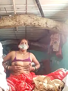 Snapshot of CUTE-004 chatting on October 23, 2025, 8:13 am CUTE-004 online show from October 23, 2025, 8:13 am