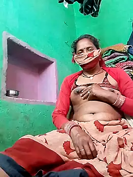 Snapshot of CUTE-004 chatting on December 3, 2025, 8:00 am CUTE-004 online show from December 3, 2025, 8:00 am