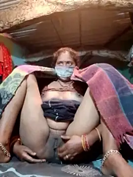 Snapshot of CUTE-004 chatting on December 21, 2025, 6:04 pm CUTE-004 online show from December 21, 2025, 6:04 pm