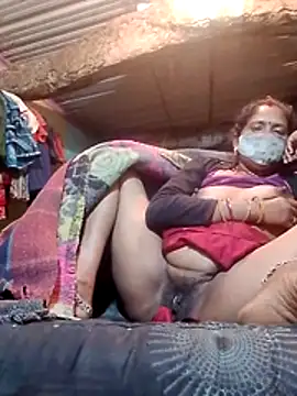 Snapshot of CUTE-004 chatting on February 6, 2026, 6:44 pm CUTE-004 online show from February 6, 2026, 6:44 pm