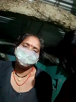 Snapshot of CUTE-004 chatting on April 6, 2026, 5:03 pm CUTE-004 online show from April 6, 2026, 5:03 pm