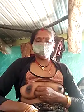 Snapshot of CUTE-004 chatting on April 8, 2026, 10:04 am CUTE-004 online show from April 8, 2026, 10:04 am