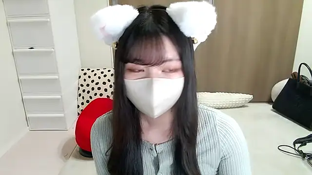 Snapshot of moka-neko chatting on October 4, 2025, 11:30 am moka-neko online show from October 4, 2025, 11:30 am