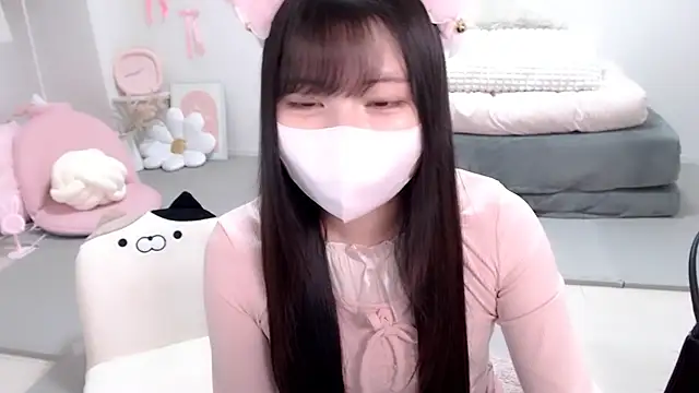 moka-neko online show from November 19, 2025, 5:13 pm