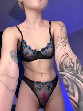 Elven Elfie online show from November 1, 2025, 5:09 am