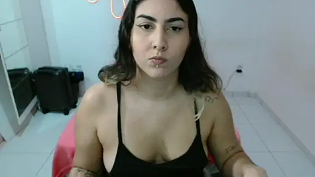 ApenasLys online show from November 8, 2025, 1:39 am