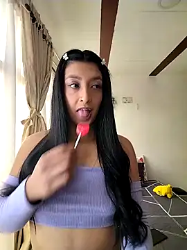 Coralaine 96 online show from November 11, 2025, 2:28 pm