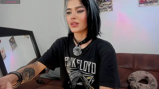 Snapshot of La_Diabla_111_ chatting on April 30, 2026, 6:47 pm La Diabla 111 online show from April 30, 2026, 6:47 pm