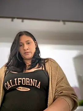 Elyross1  online show from September 28, 2025, 8:25 pm