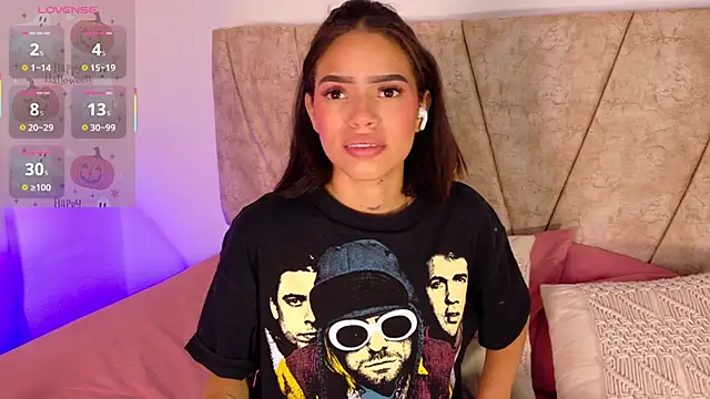 LaraGiil online show from October 8, 2025, 12:58 pm