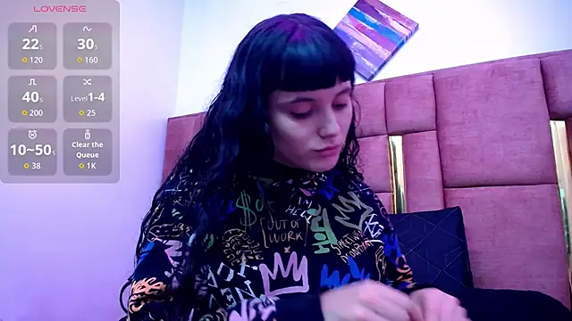 XBODTRIIPX online show from November 11, 2025, 4:23 am