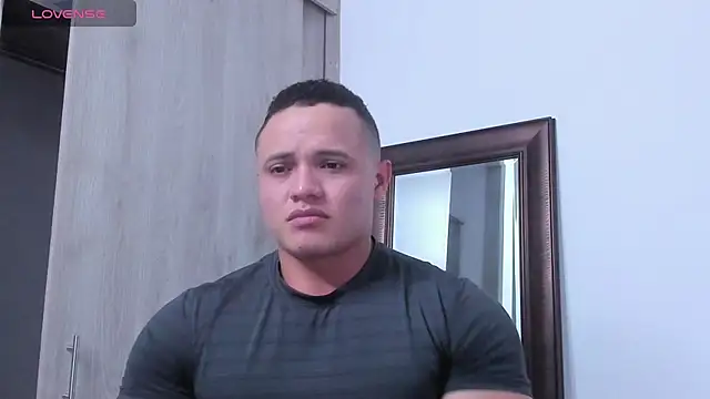 KingLevi01 online show from October 25, 2025, 10:37 pm