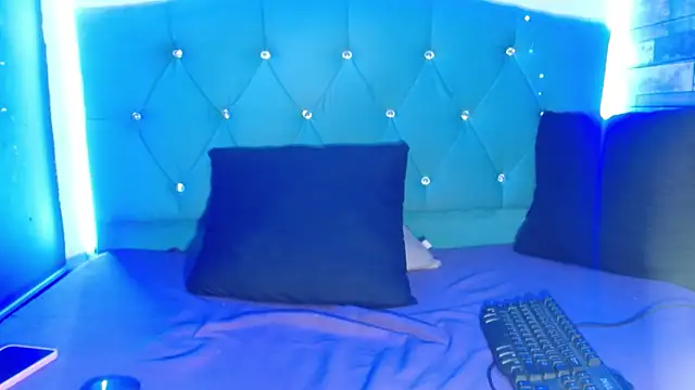 Yesamin Stone18 online show from April 19, 2026, 6:21 pm