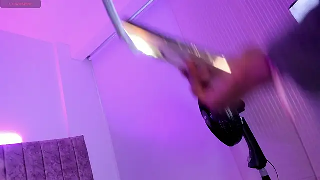 Ambeer fox  online show from March 18, 2026, 1:36 pm