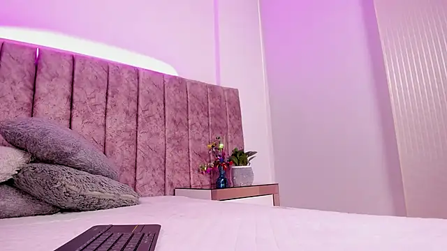 Ambeer fox  online show from April 15, 2026, 2:35 pm