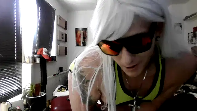 hellgirl1980 online show from September 22, 2025, 11:23 am